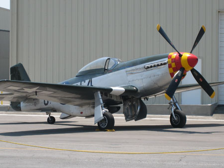 Airplane Pictures - Living Warbirds: P51D Mustang Wee Willy