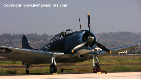 Airplane Pictures - Living Warbirds: SBD-5 Dauntless